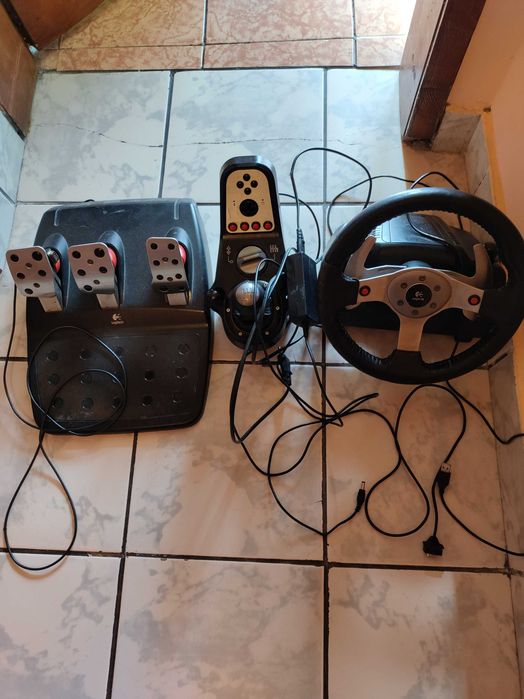 Волан, педали и скорости - Logitech g25