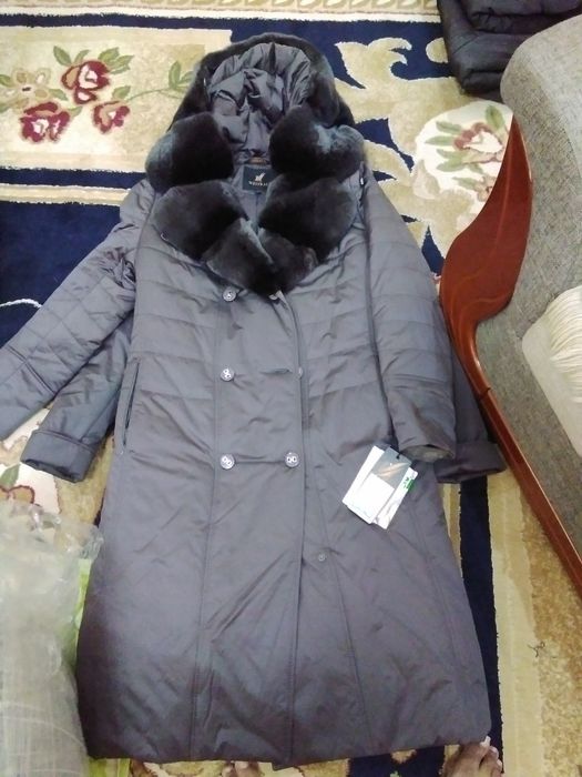 Пальто куртки новые