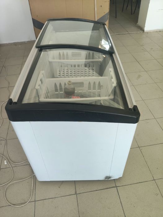 Морозильник витренный 550 л