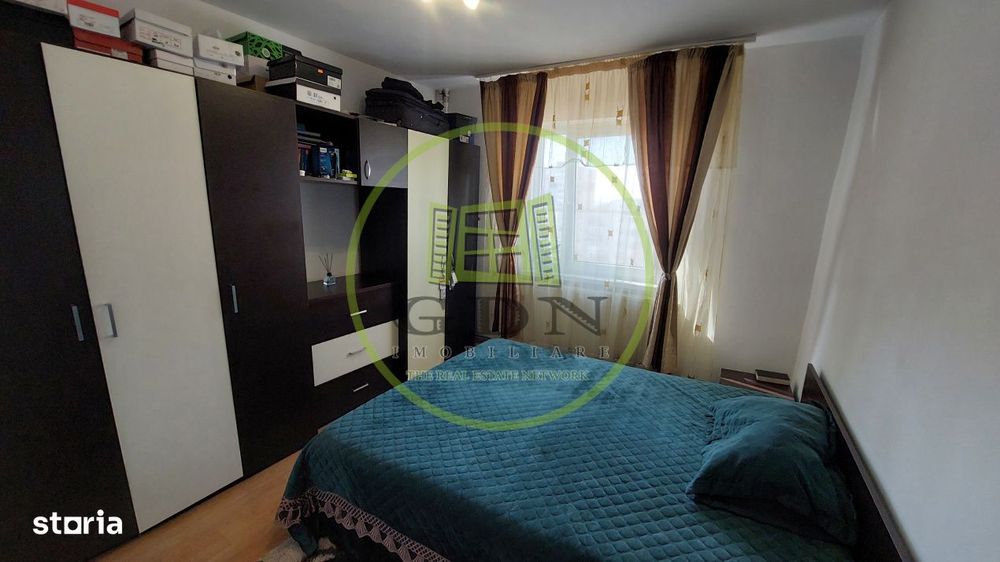 Apartament trei camere semidecomandat, etajul 5, Craiovita zona Niella