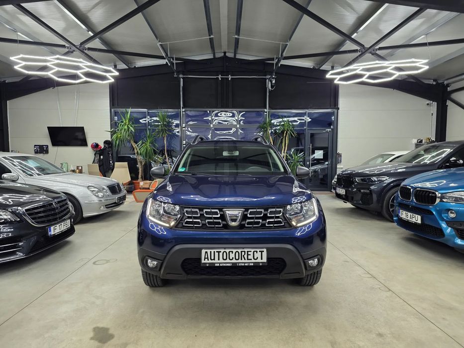 Dacia Duster Comfort 1.6 benzina/Camera/Scaune încălzite/Carlig/2 seturi roti