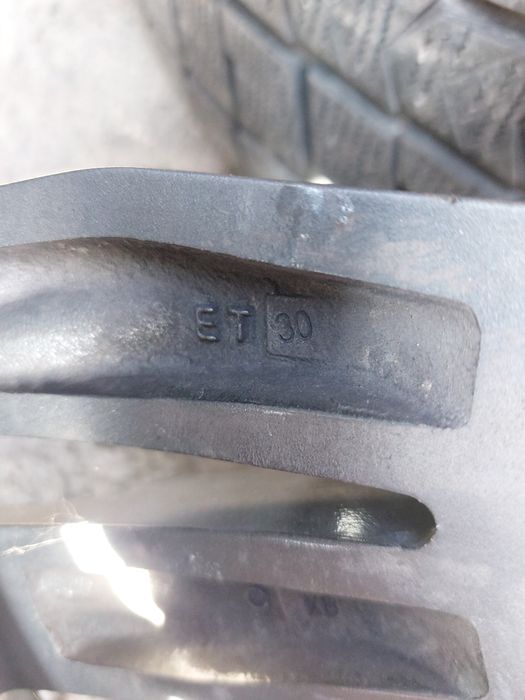 Продам диски р18 на BMW.