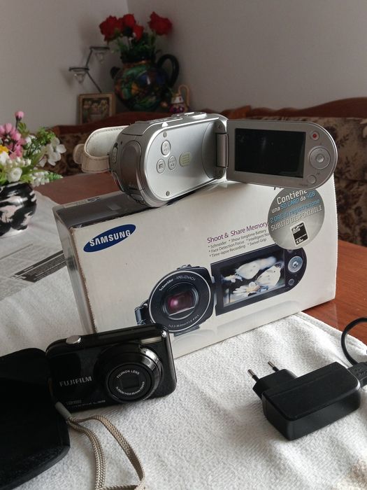 Vând camera video Samsung și că mă era foto Fujifilm