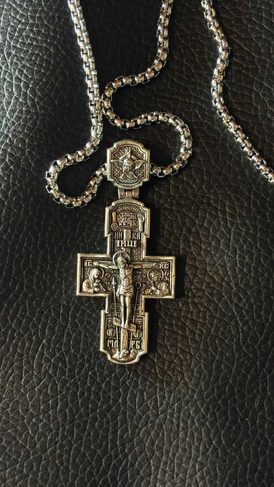 Сребърен двустранен кръст с синджир