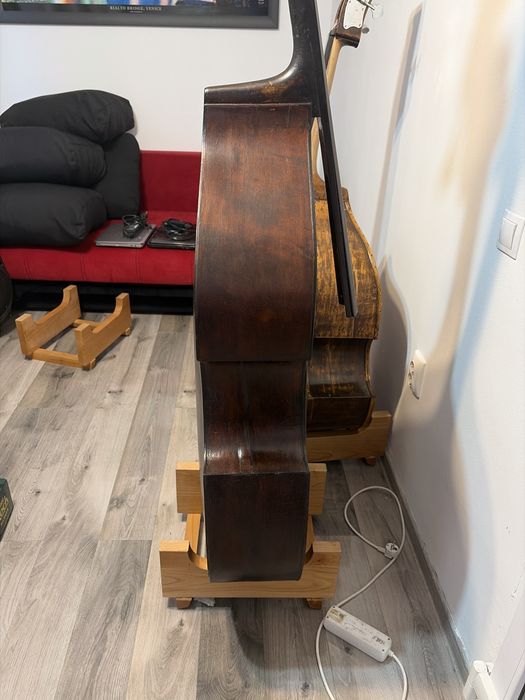 Bass de vanzare fin 1954