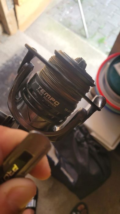 Vând lanseta feeder