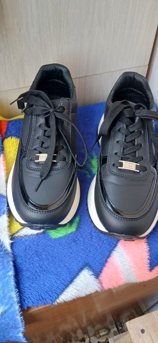 Продам красовки женские