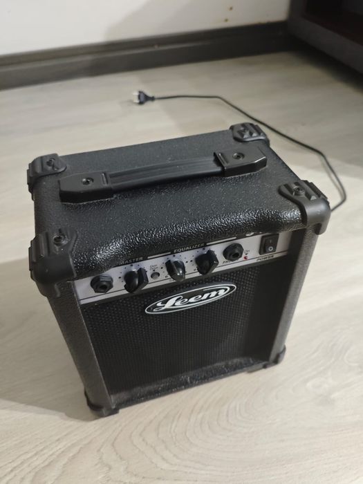 Гитарный комбоусилитель