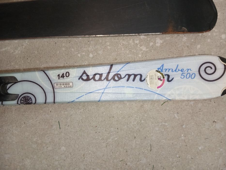Vând schiuri 140