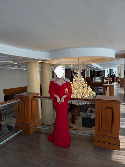 Продам красное вечернее платье