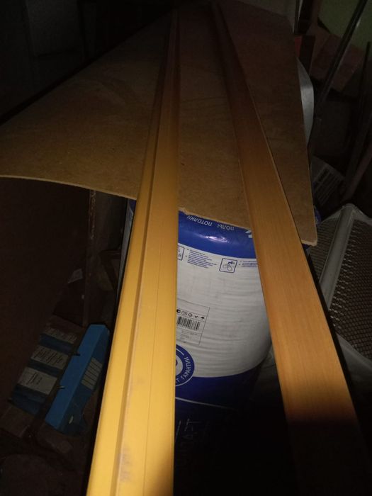 Продам пластиковые  плинтуса