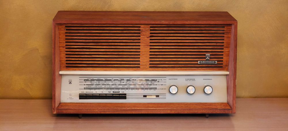 Radio vintage, lampi, Grundig RF 130 –  (1962–1968) – Funcțional