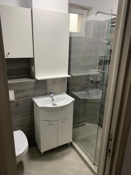 Inchiriez apartament