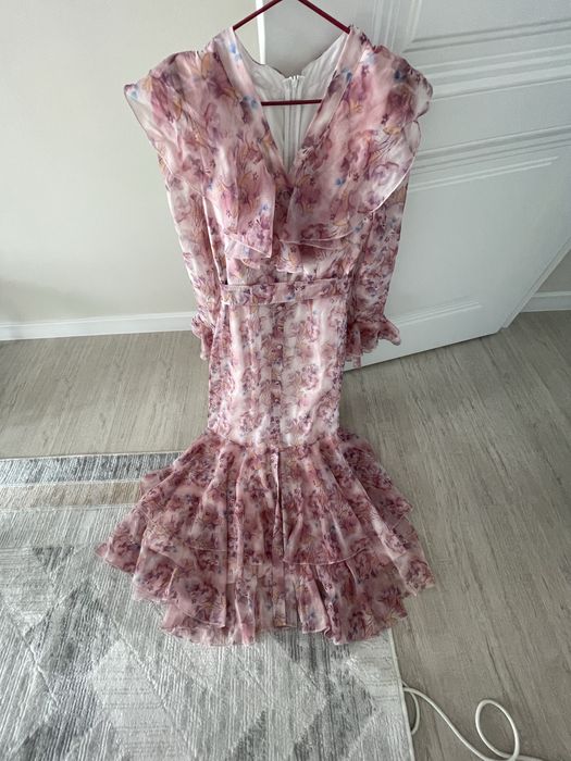 Вечернее женственное платье