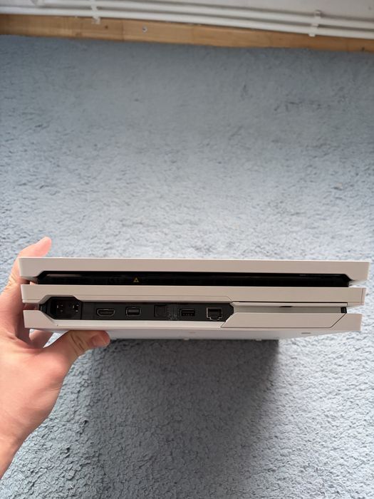 Playstation4/ ps4 pro 1tb