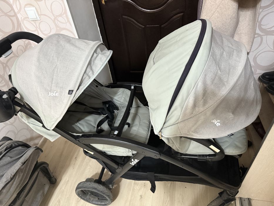 Продается двойная коляска Joie