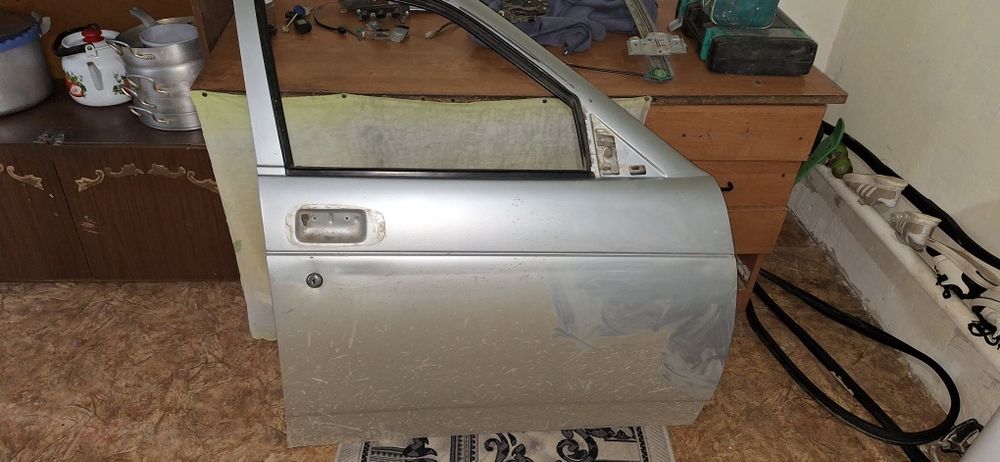 Дверь на приора передняя