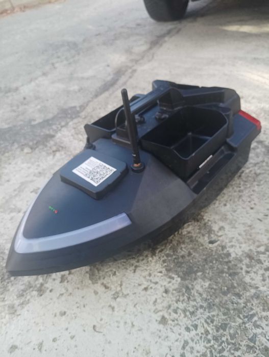 Flutek 020 лодка за захранка с GPS