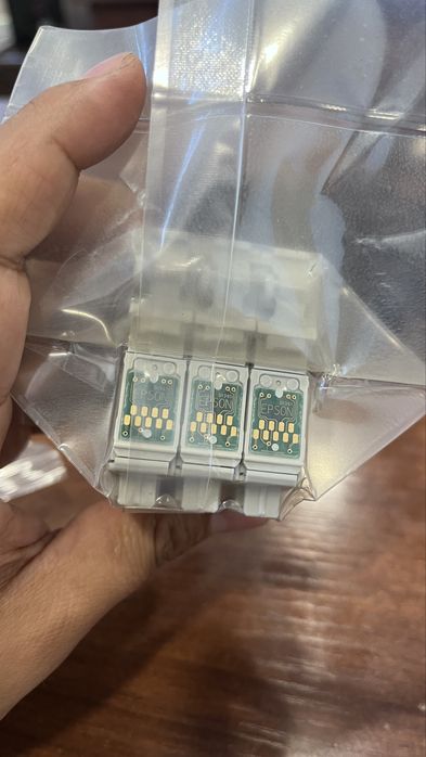 Продам картриджи на Epson оригинальные