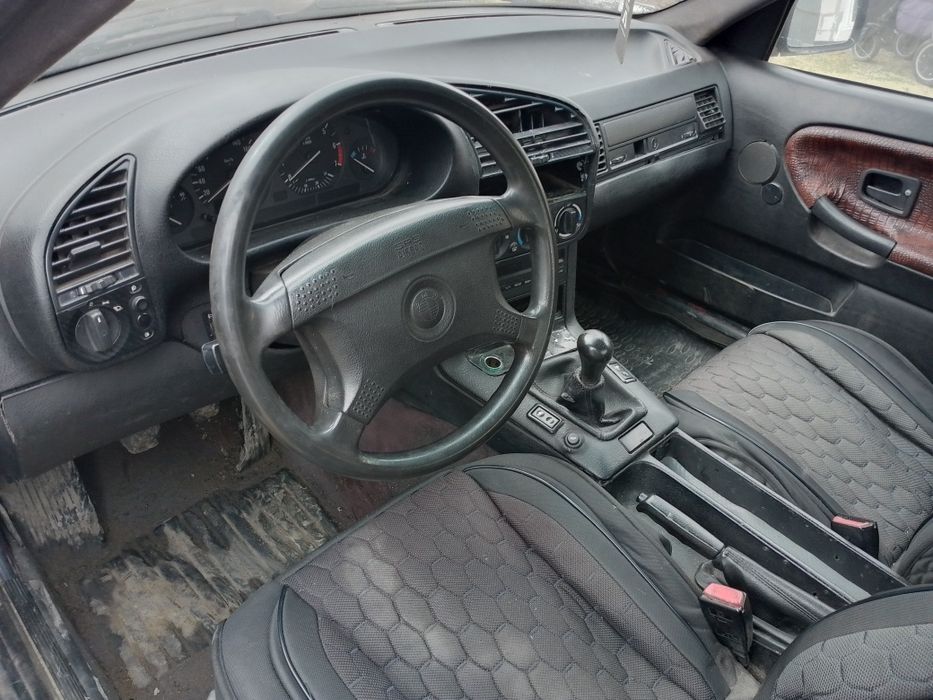 Продам Бмв 318  требуется замена двигателя стоит м40