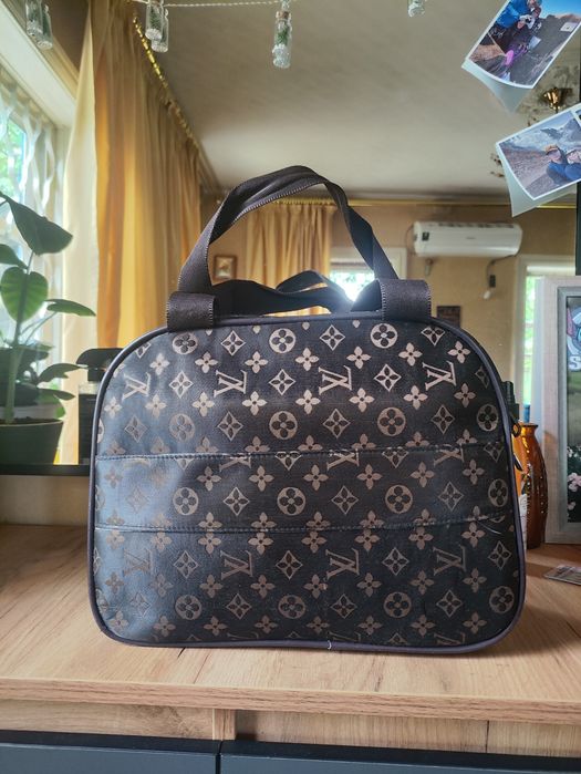 Продам Чемодан б/у