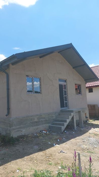 Vând casă in Vladesti