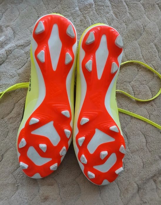 Ghete de fotbal pentru iarba