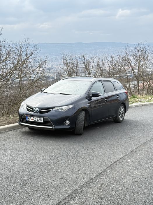 Toyota Auris Hybrid 1.8 • panoramic • 2013 • 274.000 km