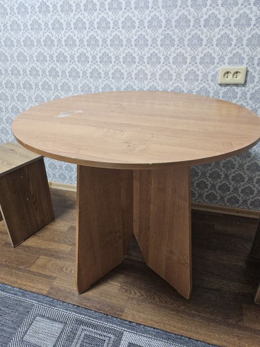 Продам стол, гладилку, вентиллятор и т.д.