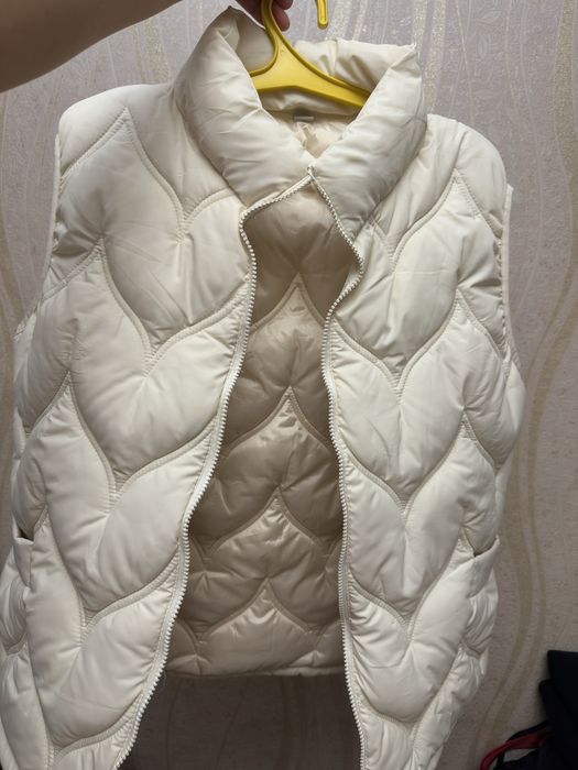 Безрукава женсий новая