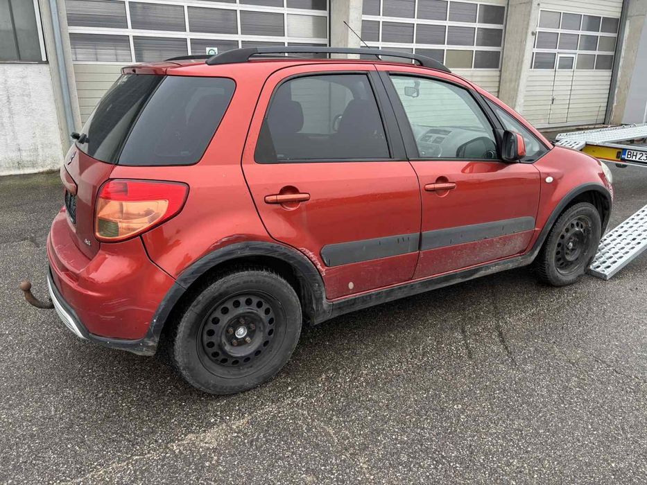 Продавам сузуки сх4 на части