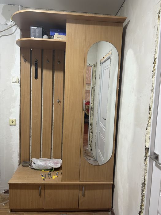 Платяной шкаф в прихожую