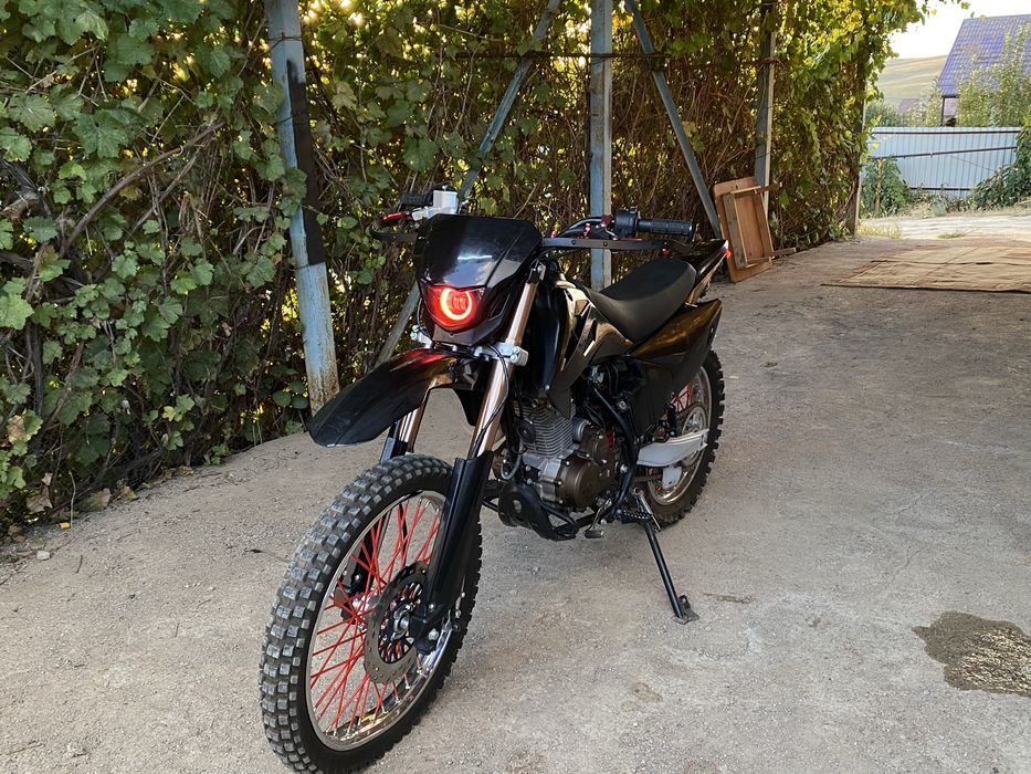 В продаже эндуро 250 куб Sycmcc