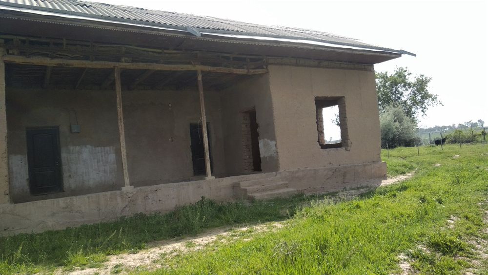 Ohongaronda shaharga yaqin joyda ajoyib yer sotiladi kelishimiz narxin