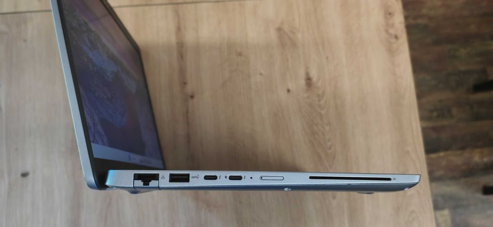 лаптоп Dell Latitude 3440 с 10-ядрен Core i5-1345U и 14'' HD 16GB DDR4/256 GB SSD