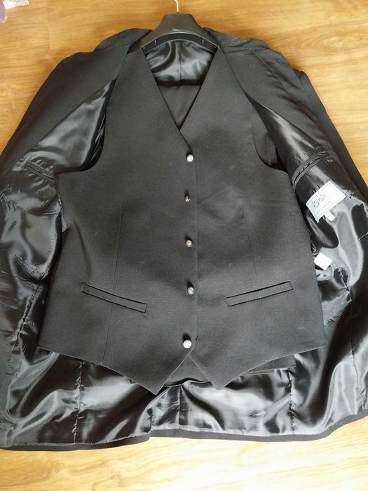 Мъжки елегантен костюм