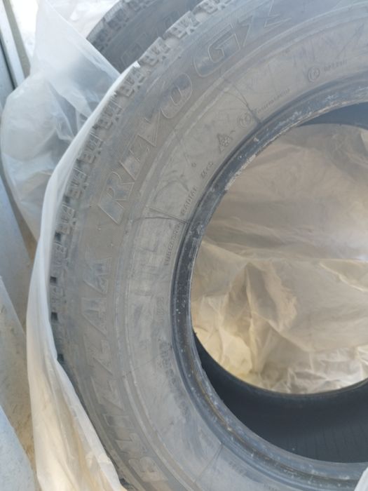 Шины зимние BRIDGESTONE липучка б/у