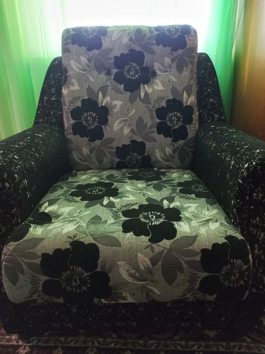 Продается Диван два кресла
