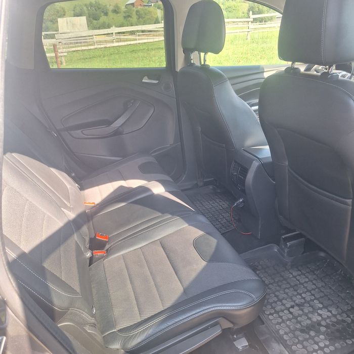 Vând Ford kuga an fabricație 2013