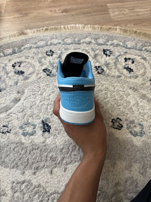 Продам air jordan кроссовку.