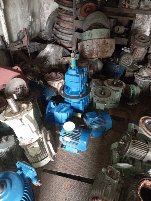 Электродвигатели в ассортименте