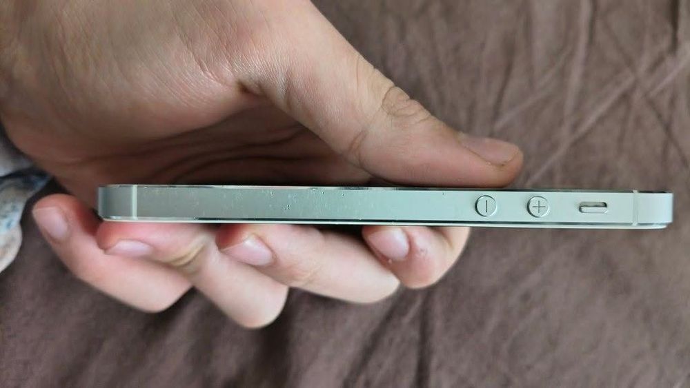 iPhone 5s (16GB) – Silver | Нова батерия (100%) | Работещ Touch ID