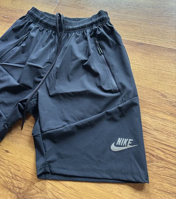 Мъжки,шушлекови,тъмно сини къси панталонки Nike с ципове на джобовете