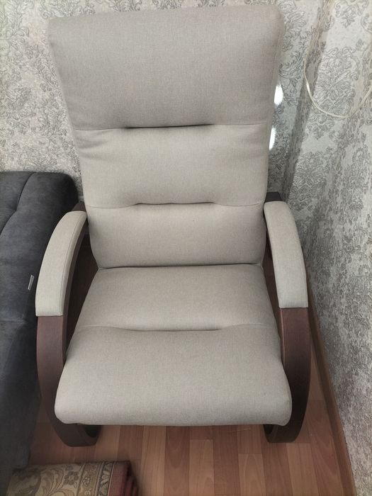 Срочно продам два кресла