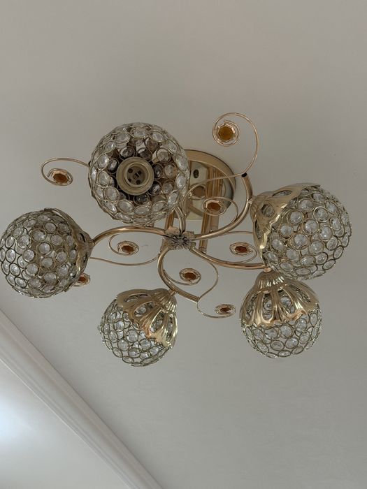 Продам люстры в отличном состоянии