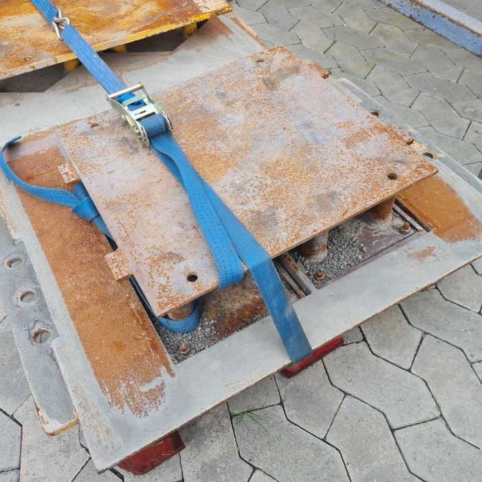 Vibropresă automată pentru fabricat pavaje cu 18 matrițe și 1450 tăvi