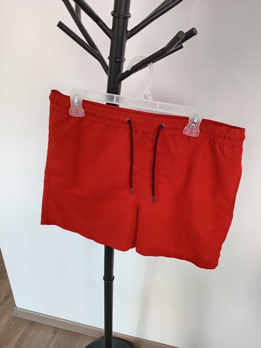 Vând pantaloni scurți pt bărbați