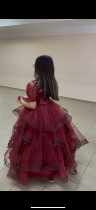 Прлдам платье для девочки 9 лет