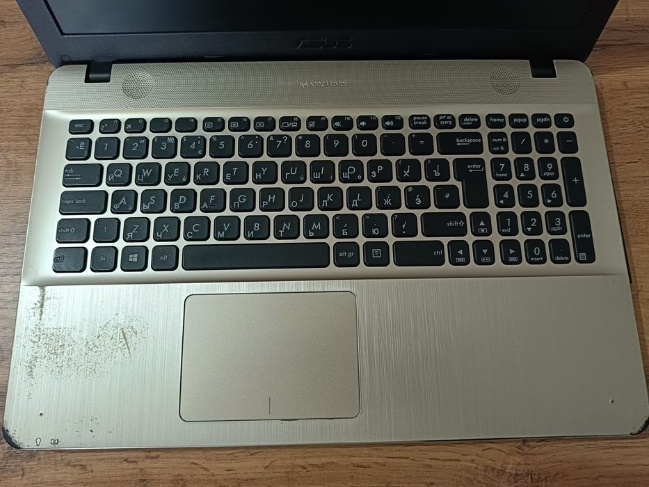 ASUS ноутбук сотилади