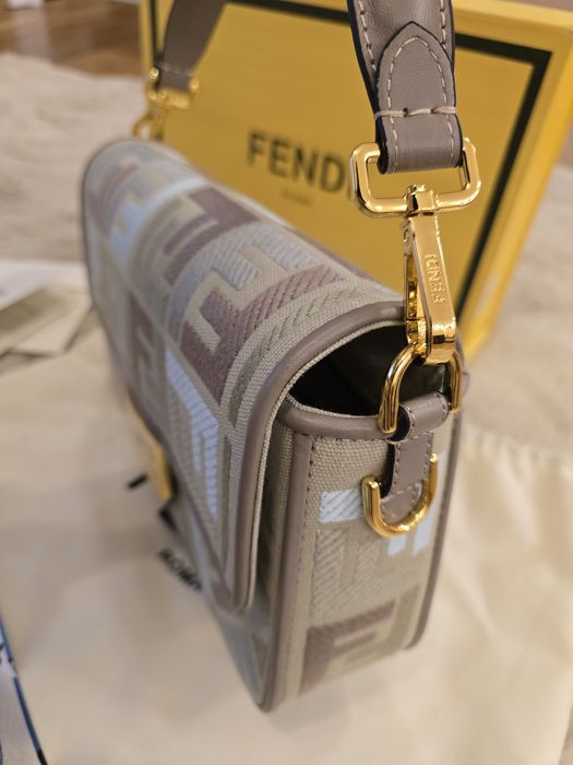 Налична чанта Fendi Baguette